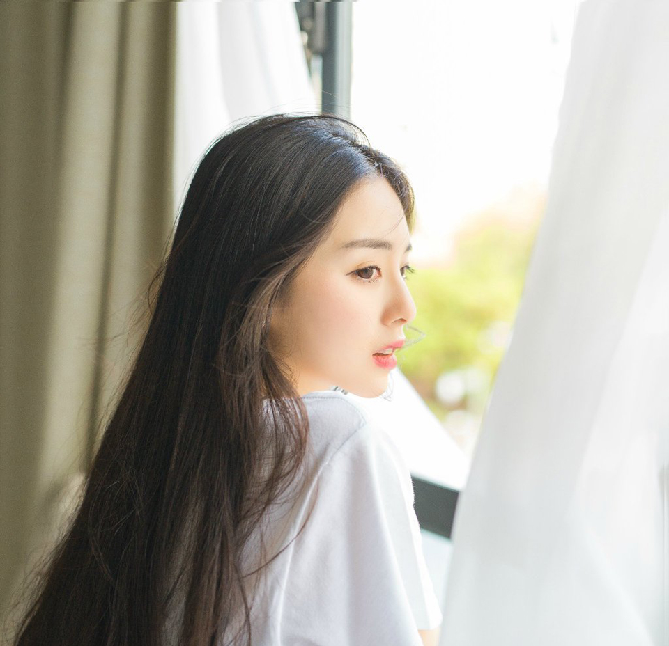 伏德心中微微松了口气，类似的对话曾经也出现过，虽然不多，但每一次都是那样突然，哪怕伏德经历过最严苛的训练，从入荆州到现在，伏德甚至连睡觉都不敢做梦，生怕自己在梦中说出什么不该说的话，那种如同走钢丝一般的感觉并不好受，让伏德一度认为自己快要疯掉。